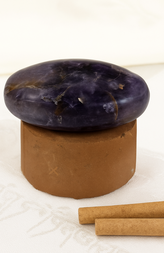 Amethyst Palm Stone – Tranquility in Your Hands