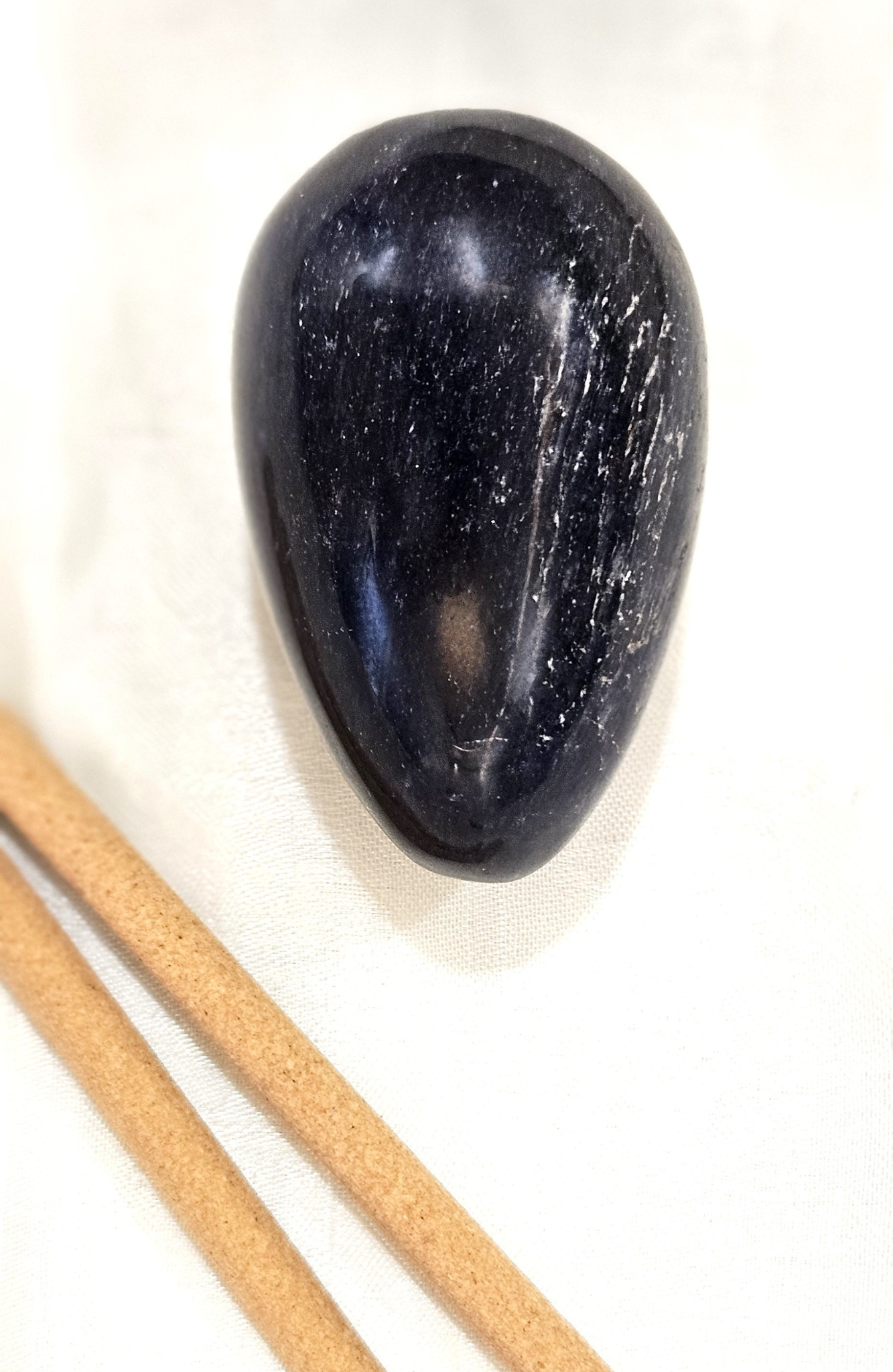 Green Jade Stone Egg – The Stone of Luck, Harmony & Healing